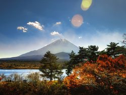 Fuj Hakone Izu National Park sunlight and fall foliage