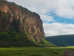 Hell%27s Gate National Park vertical cliff