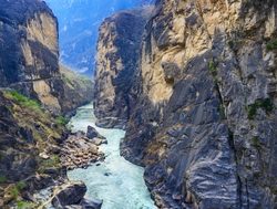 Canyon of Tiger Leaping Gorge in national park