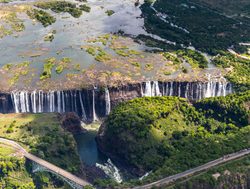 Mosi oa Tunya Victoria Falls dry season from above