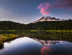 Mount Rainier National Park pink cloud reflection