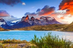 Torres del Paine National Park wolken en zonsondergang op de torens